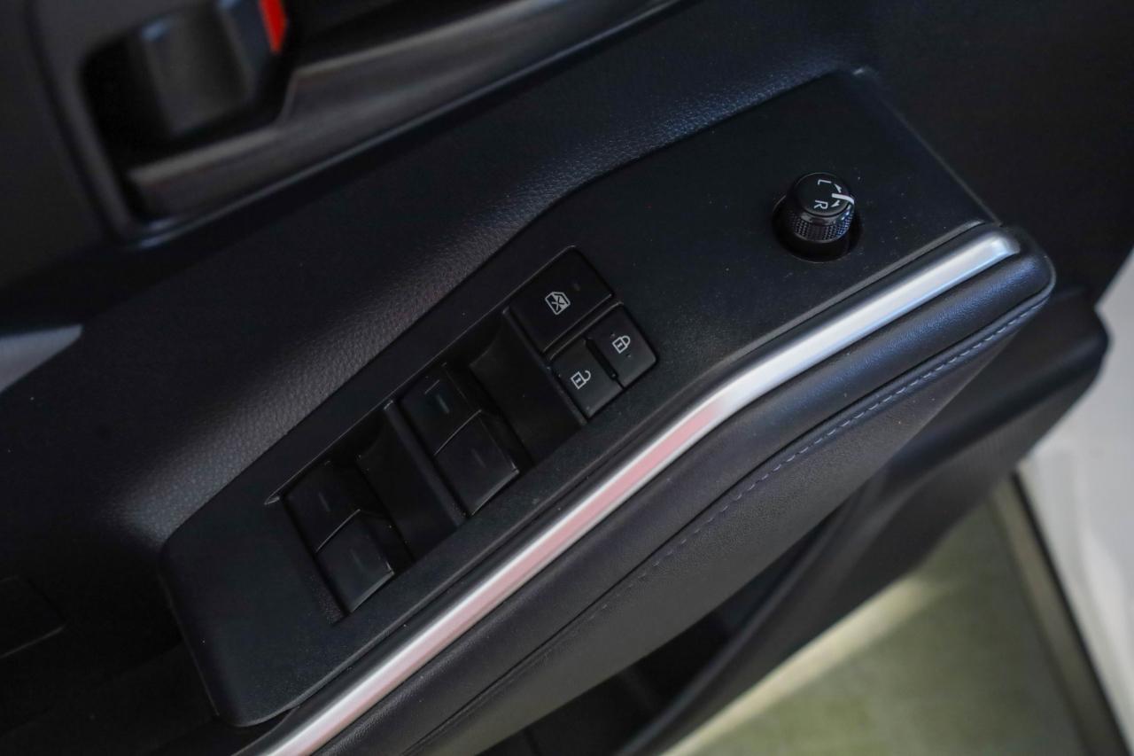 Toyota Highlander Hybrid LE FWD (Natl) 2022