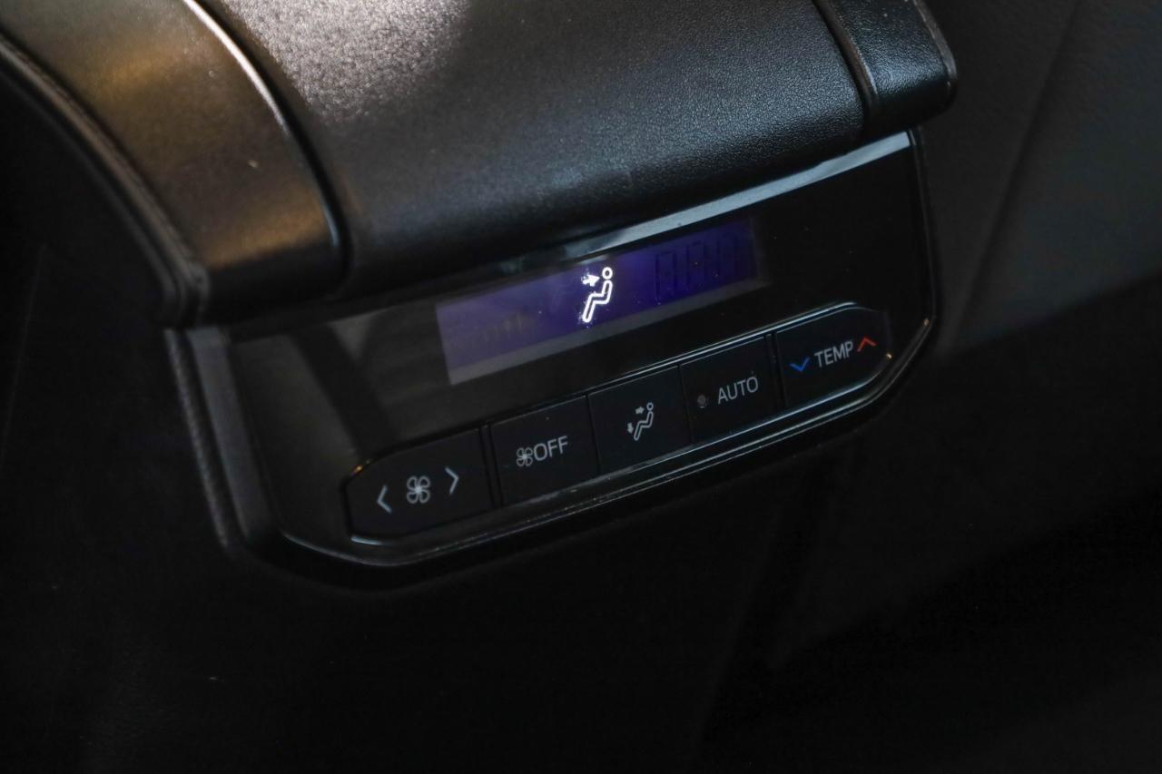 Toyota Highlander Hybrid LE FWD (Natl) 2022