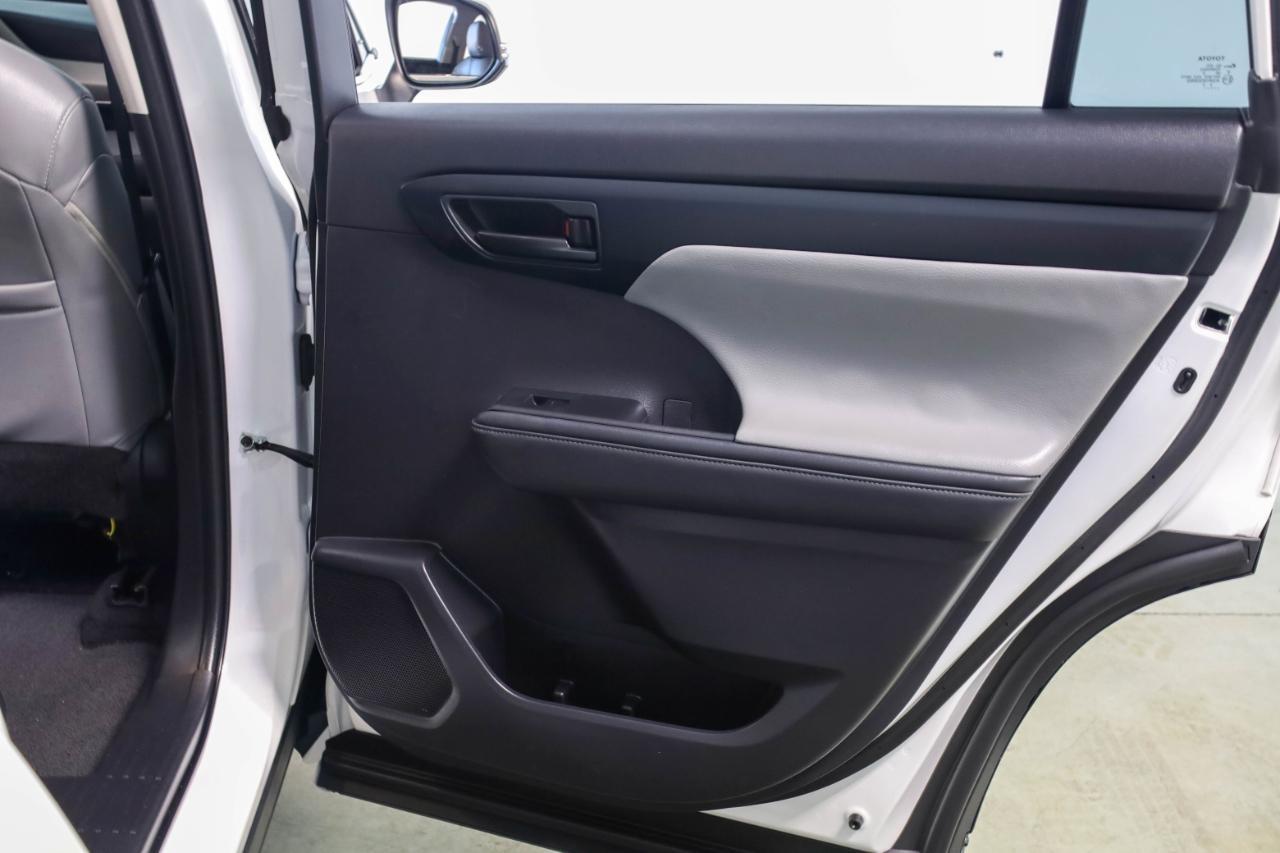 Toyota Highlander Hybrid LE FWD (Natl) 2022