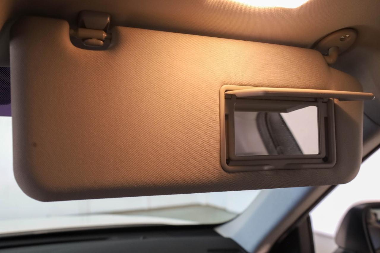 Toyota Highlander Hybrid LE FWD (Natl) 2022