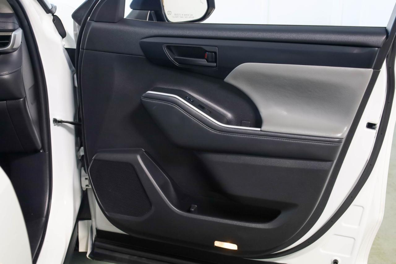 Toyota Highlander Hybrid LE FWD (Natl) 2022
