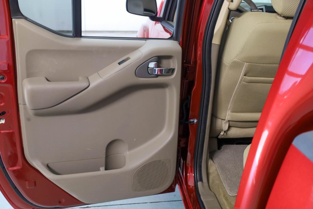 Nissan Frontier 2WD Crew Cab SWB Auto SV 2016