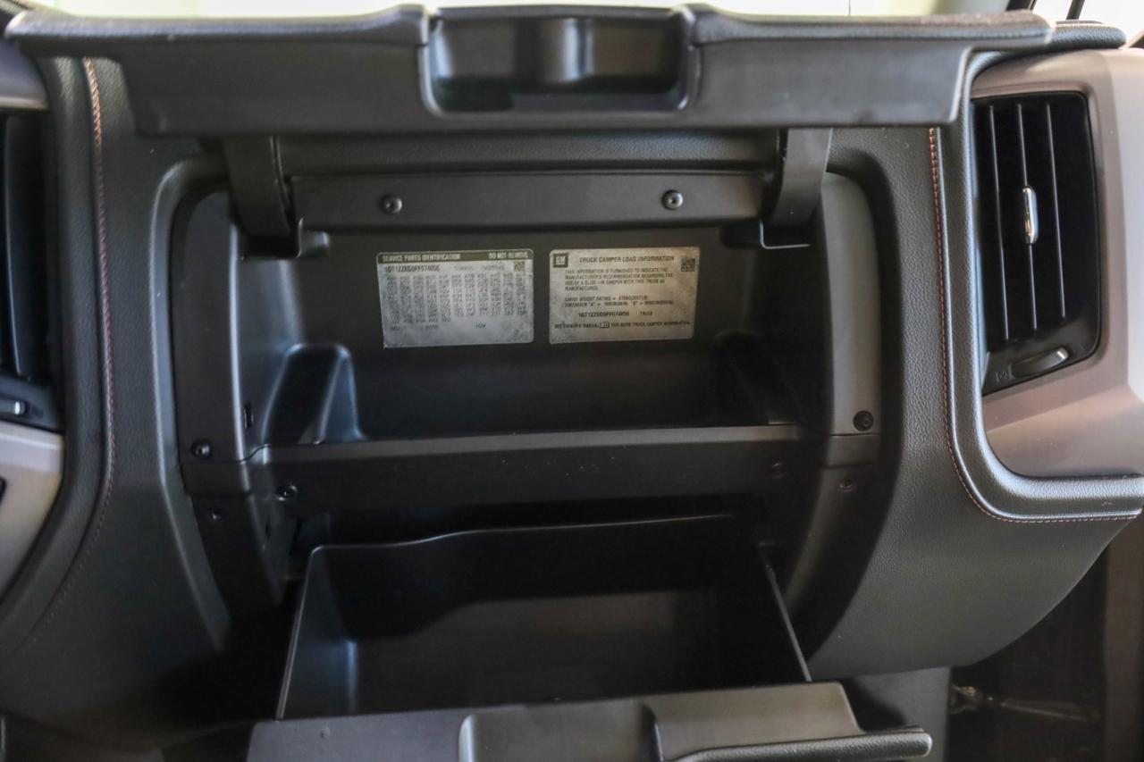 GMC Sierra 2500HD available WiFi 4WD Crew Cab 153.7" SLT 2015