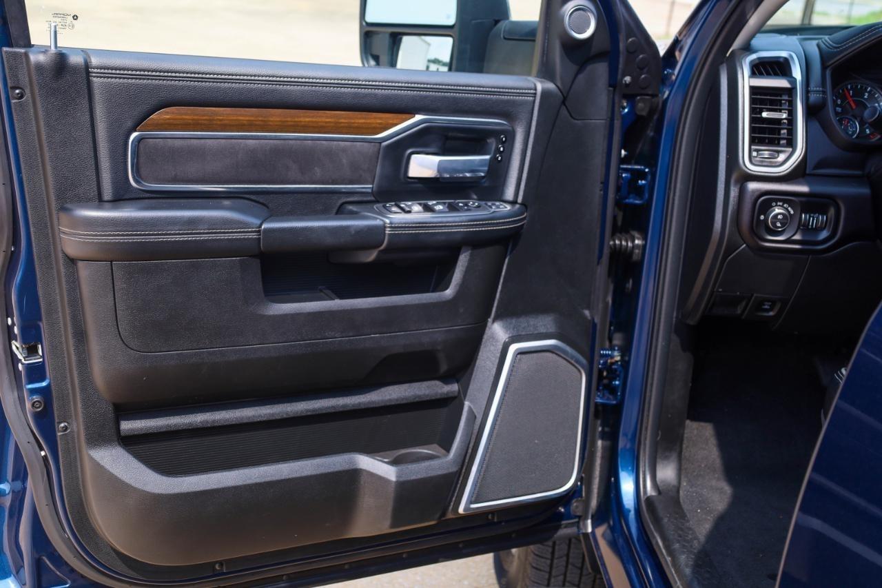 RAM 3500 Laramie 4x4 Crew Cab 8' Box 2024
