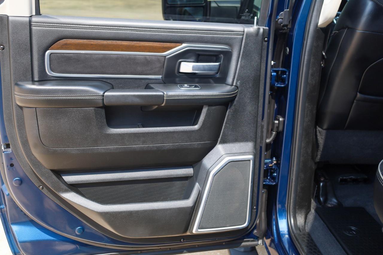 RAM 3500 Laramie 4x4 Crew Cab 8' Box 2024