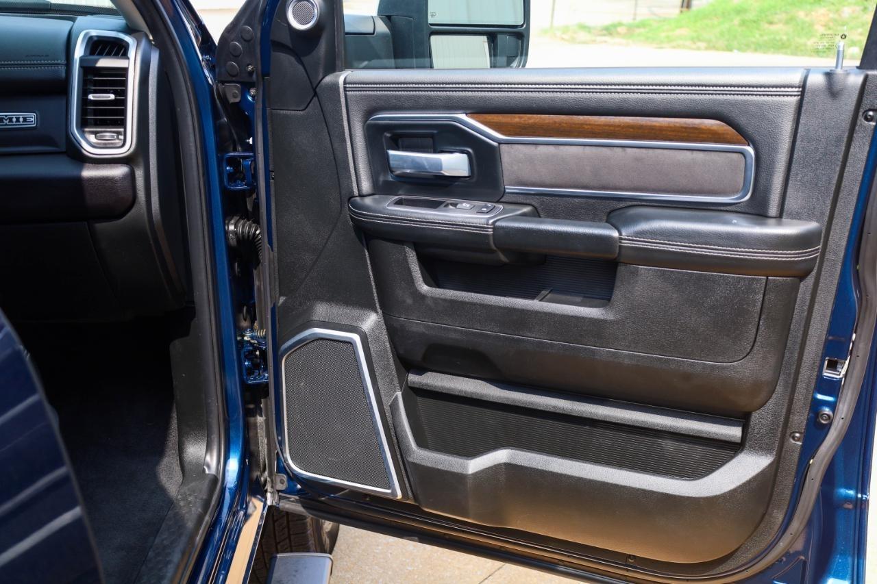 RAM 3500 Laramie 4x4 Crew Cab 8' Box 2024