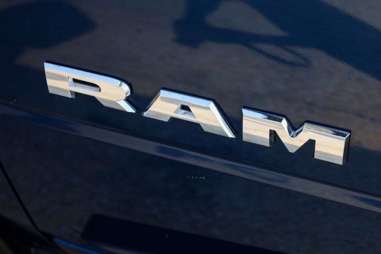 RAM 3500 Laramie 4x4 Crew Cab 8' Box 2024
