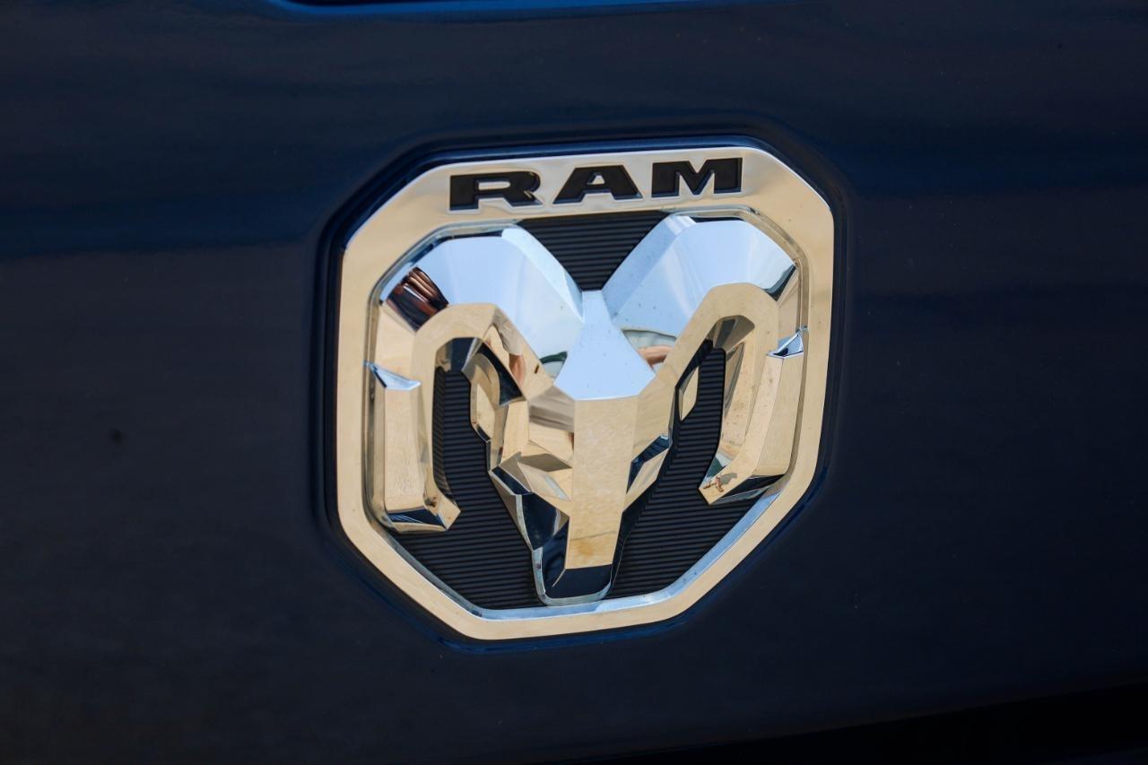 RAM 3500 Laramie 4x4 Crew Cab 8' Box 2024