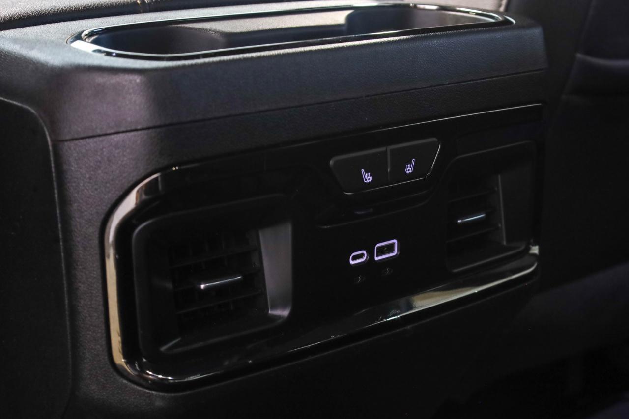 GMC Sierra 1500 4WD Crew Cab 147" AT4 2023