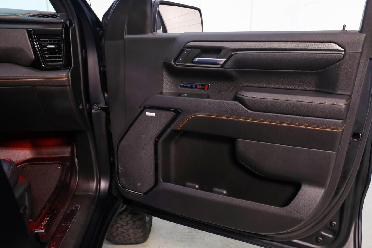 GMC Sierra 1500 4WD Crew Cab 147" AT4 2023