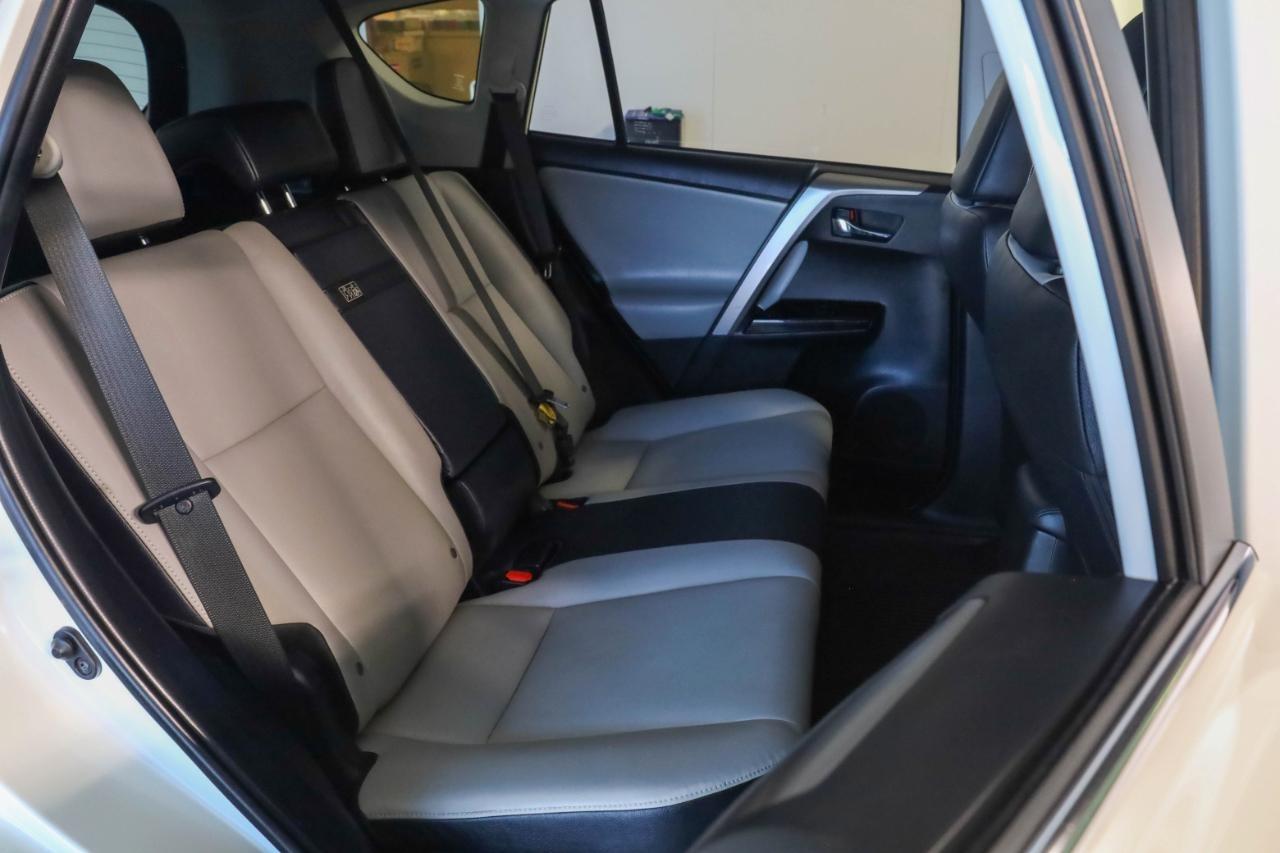 Toyota RAV4 Hybrid Limited AWD (Natl) 2017