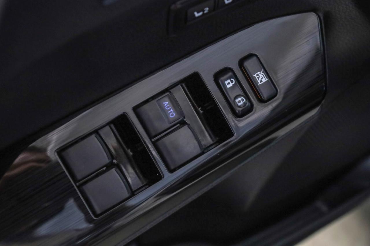 Toyota RAV4 Hybrid Limited AWD (Natl) 2017