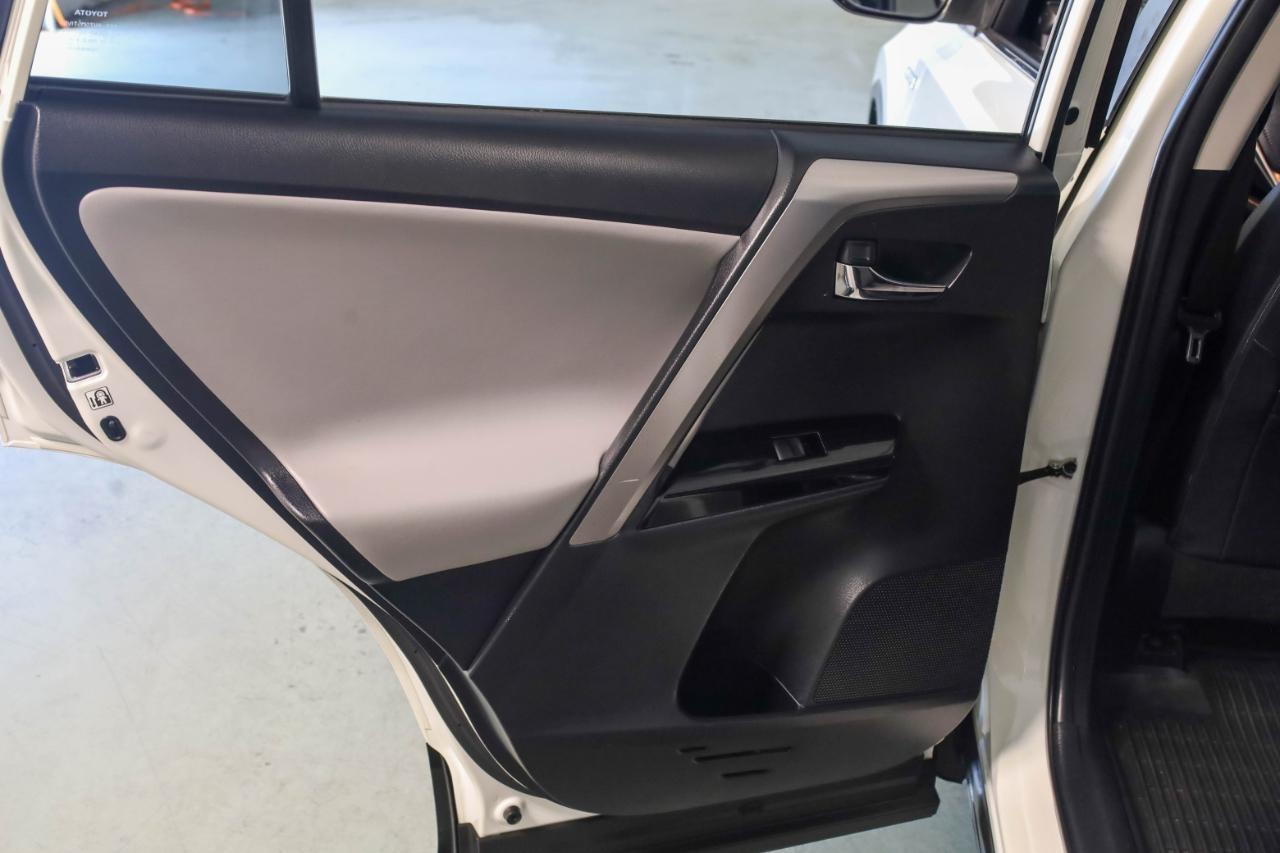 Toyota RAV4 Hybrid Limited AWD (Natl) 2017