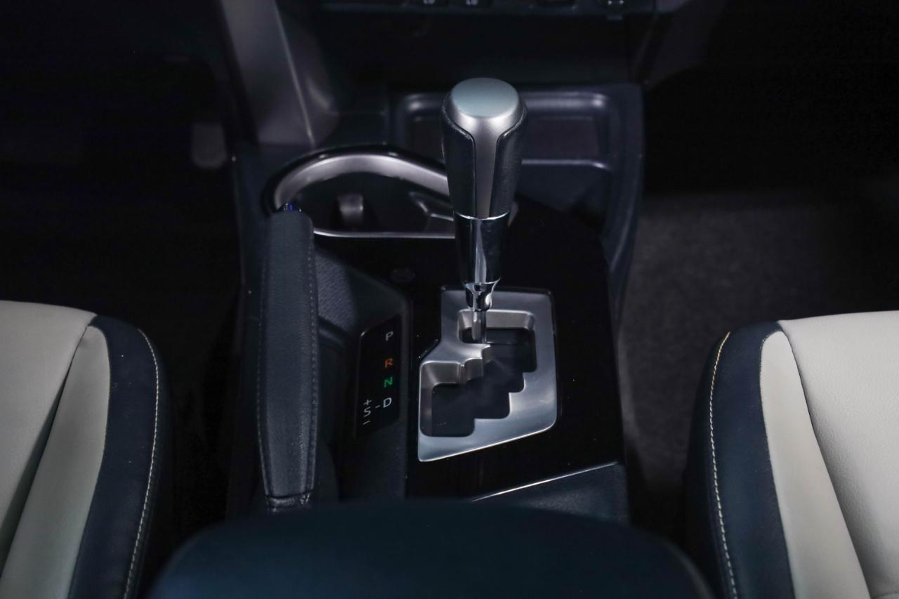 Toyota RAV4 Hybrid Limited AWD (Natl) 2017