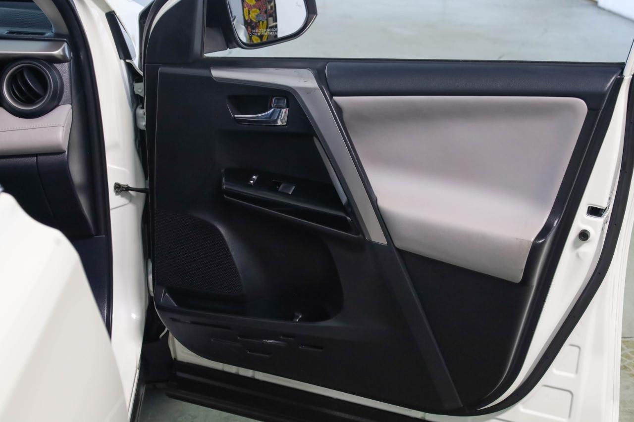 Toyota RAV4 Hybrid Limited AWD (Natl) 2017