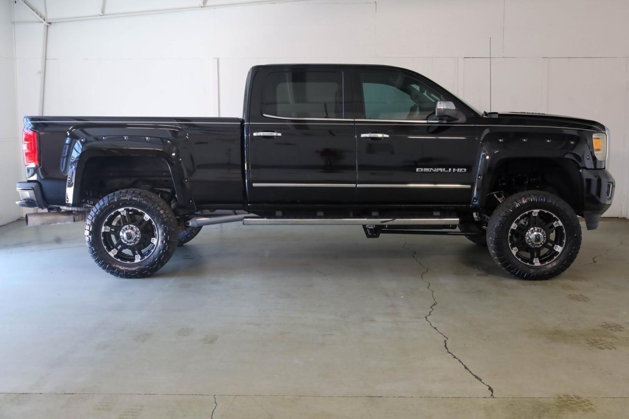 GMC Sierra 2500HD 4WD Crew Cab 153.7" Denali 2015