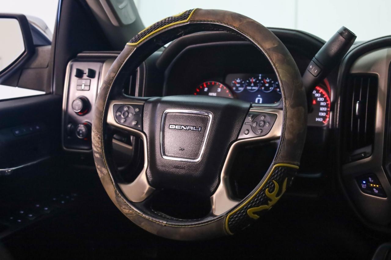 GMC Sierra 2500HD 4WD Crew Cab 153.7" Denali 2015