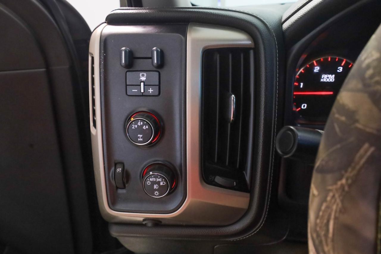 GMC Sierra 2500HD 4WD Crew Cab 153.7" Denali 2015