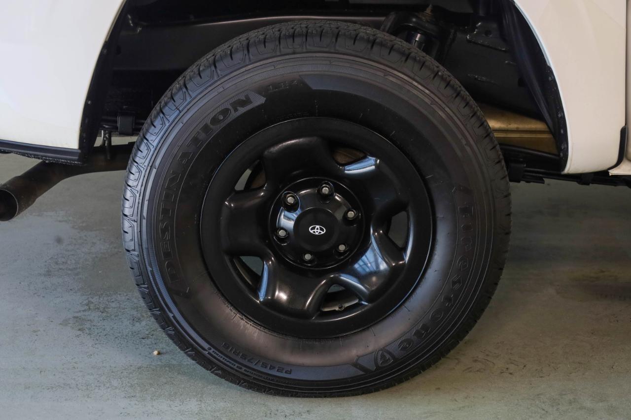 Toyota Tacoma 4WD TRD Off Road Double Cab 5' Bed V6 MT (Natl) 2023