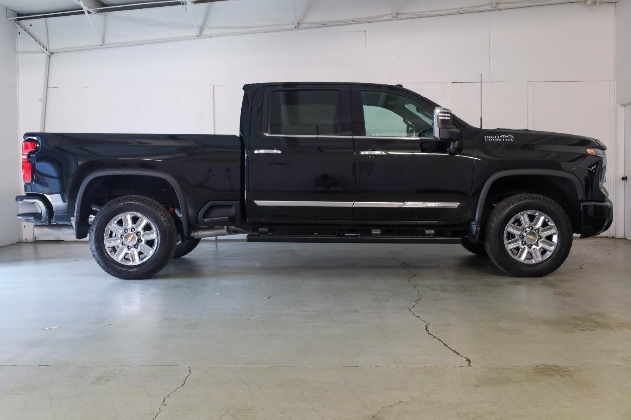 Chevrolet Silverado 2500HD 4WD Crew Cab 159" High Country 2024