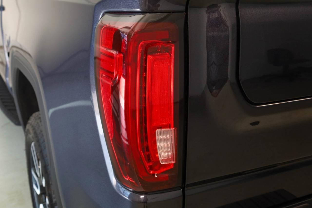 GMC Sierra 1500 4WD Crew Cab 147" AT4 2022
