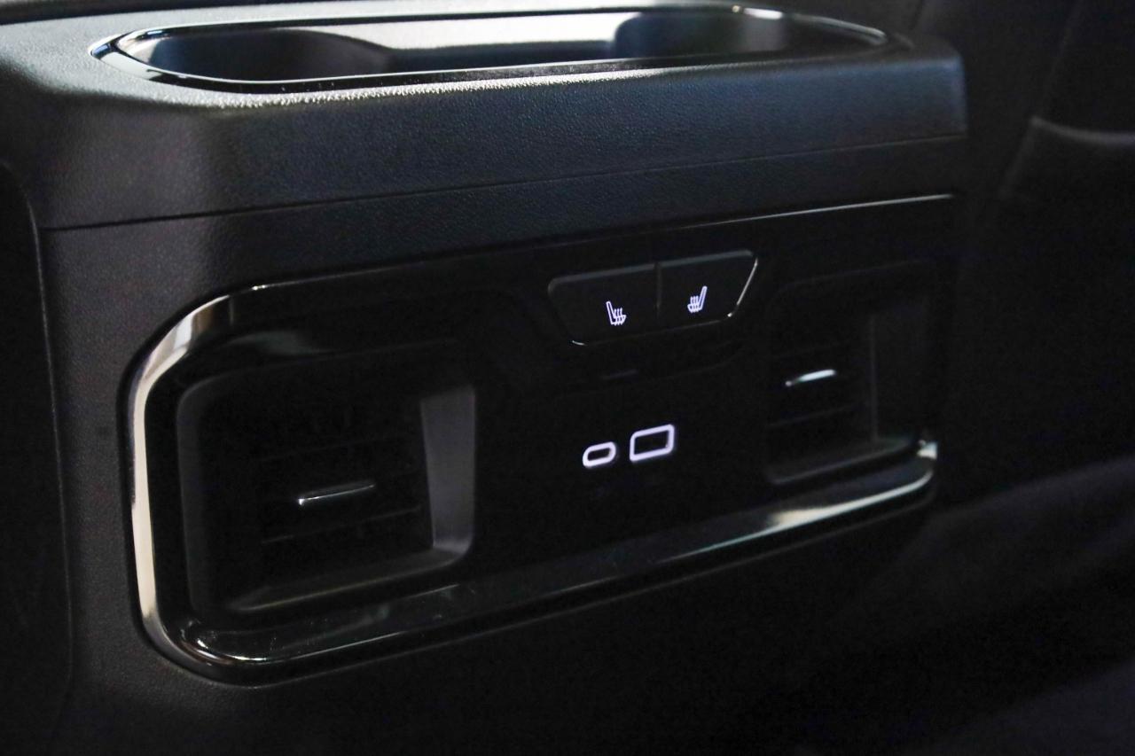 GMC Sierra 1500 4WD Crew Cab 147" AT4 2022
