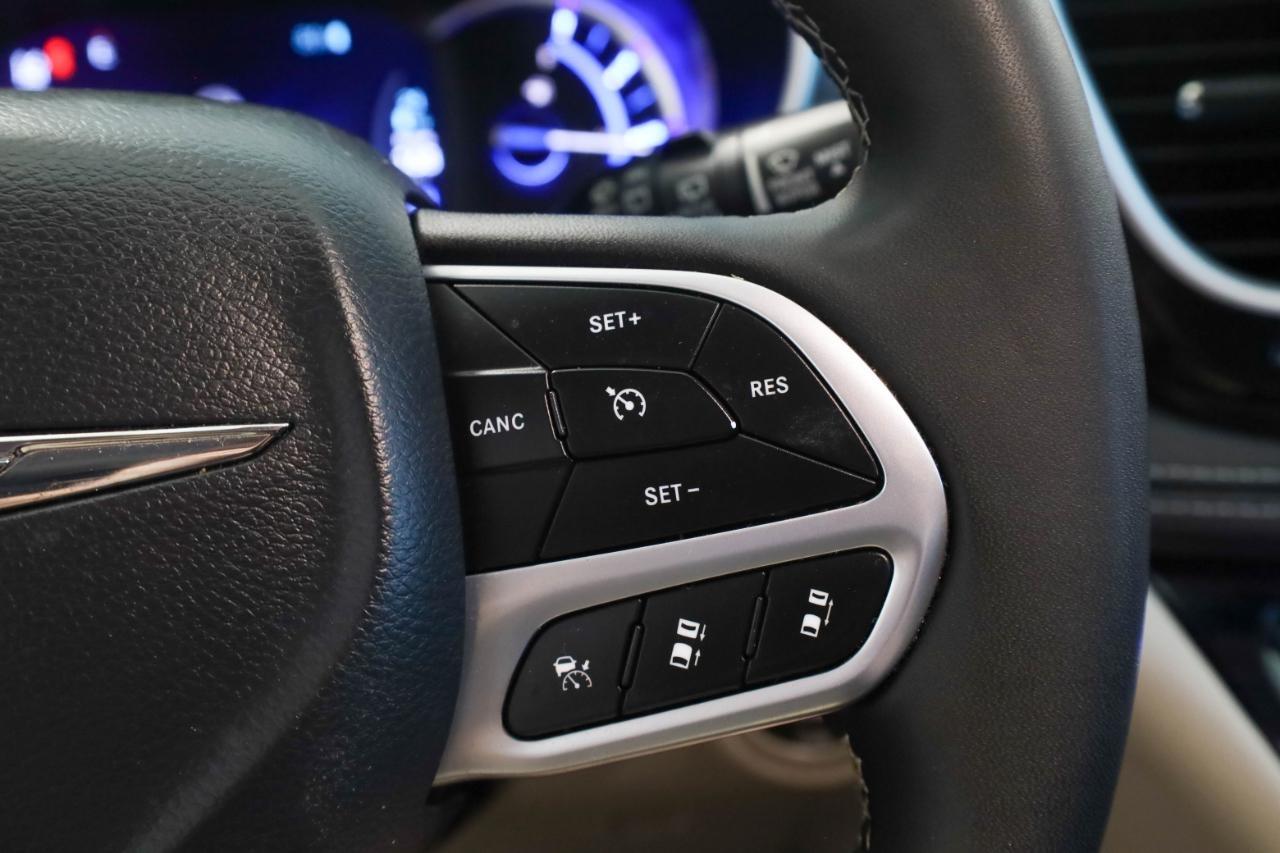 Chrysler Pacifica Hybrid Select FWD 2024