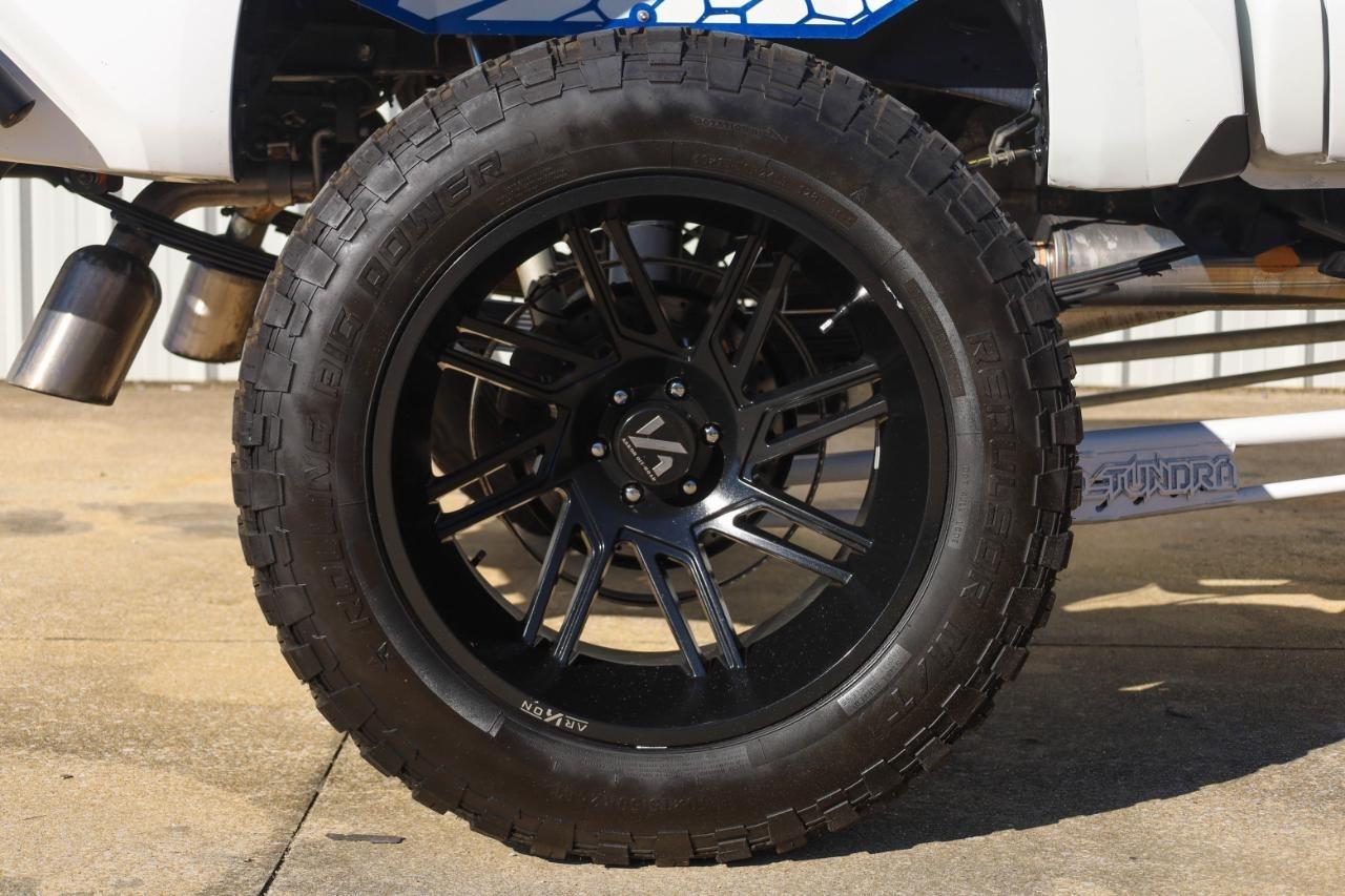Toyota Tundra 4WD TRD Pro CrewMax 5.5' Bed 5.7L FFV (Natl) 2017