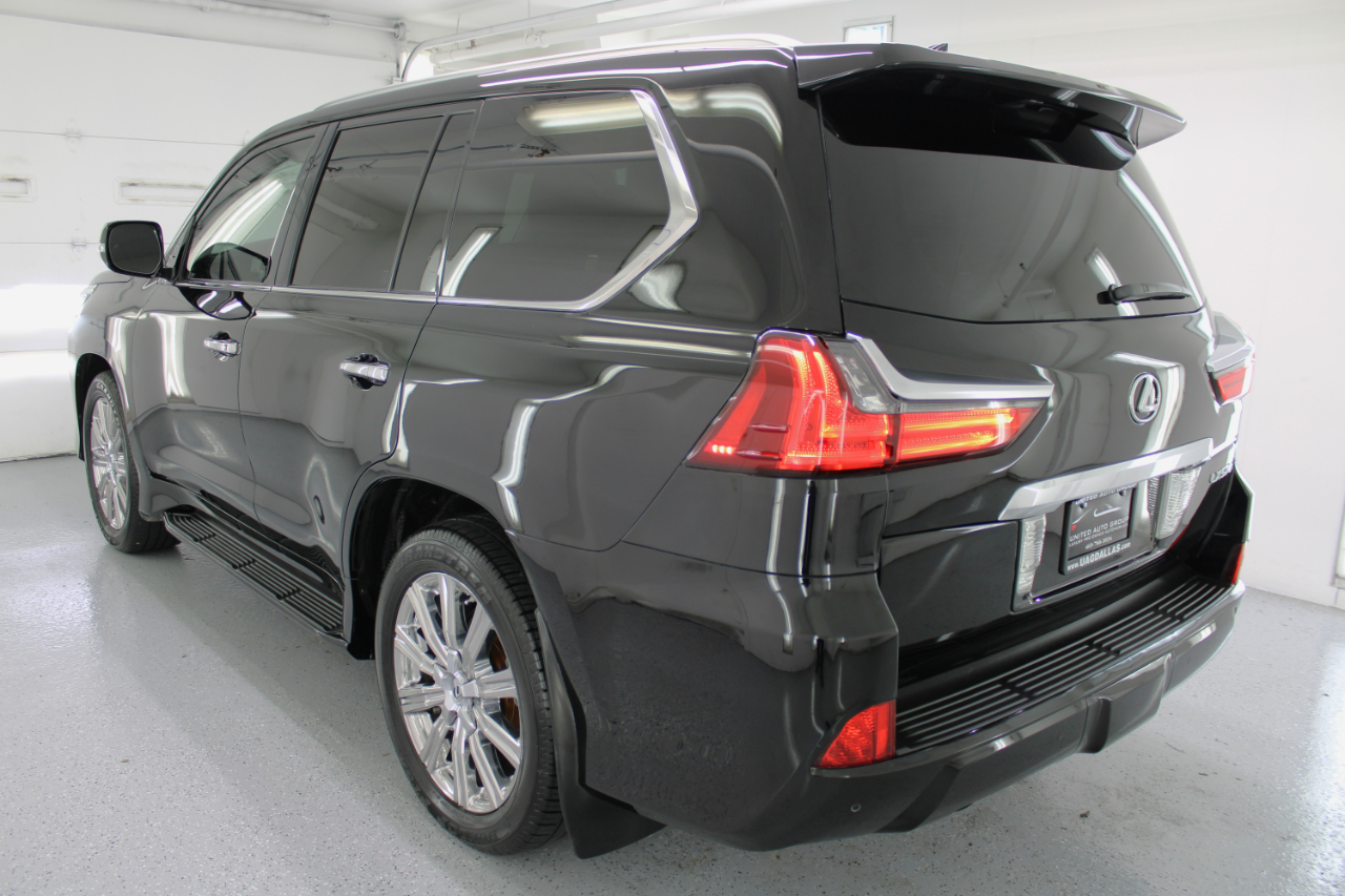 Lexus LX 570 4D SUV AWD w/3-Row 2017