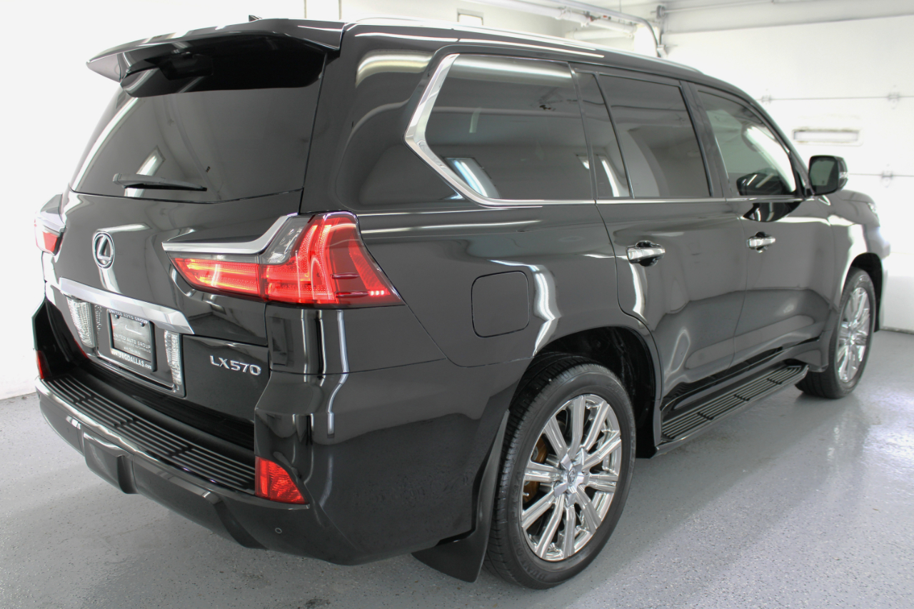 Lexus LX 570 4D SUV AWD w/3-Row 2017