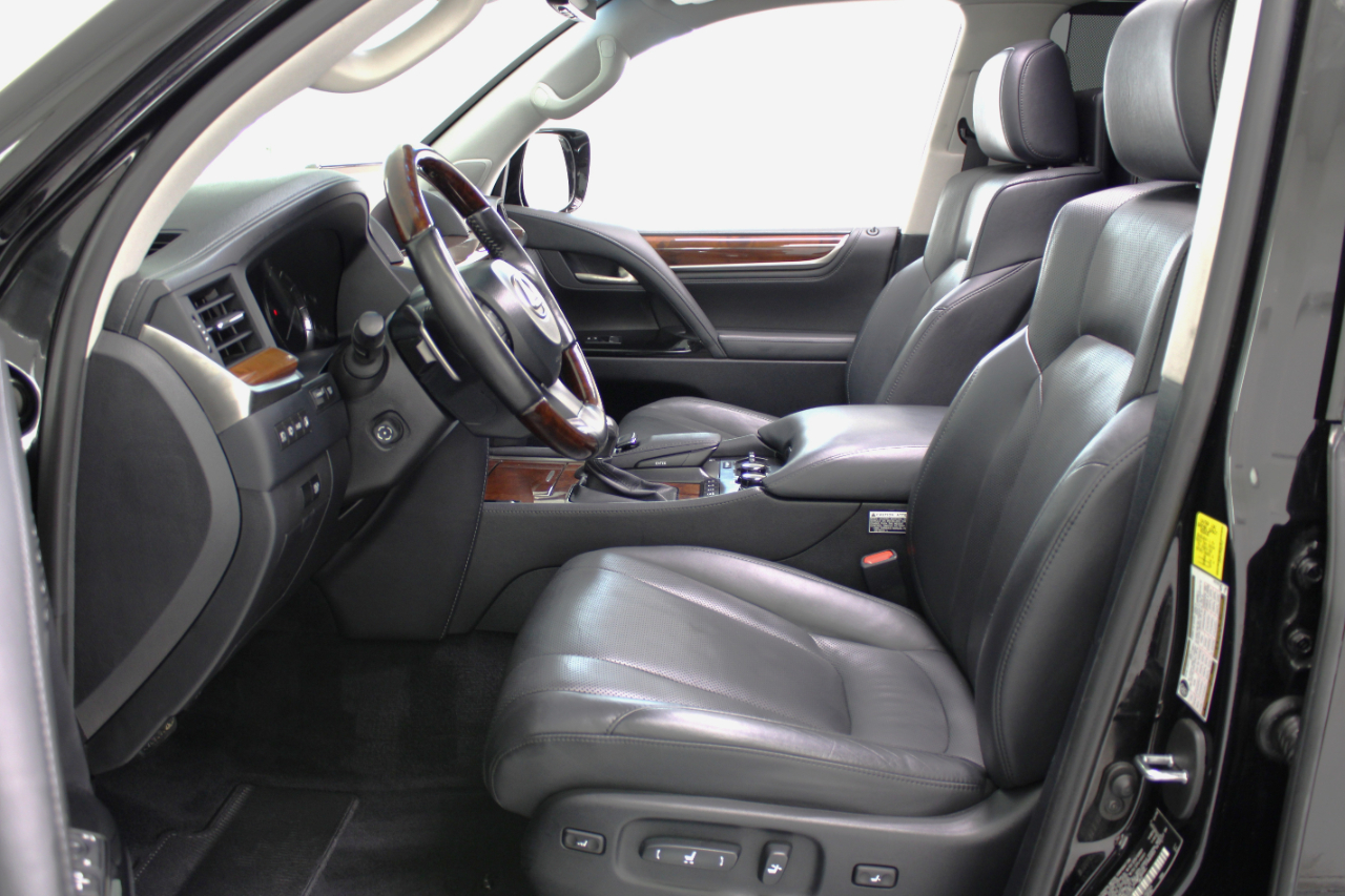 Lexus LX 570 4D SUV AWD w/3-Row 2017