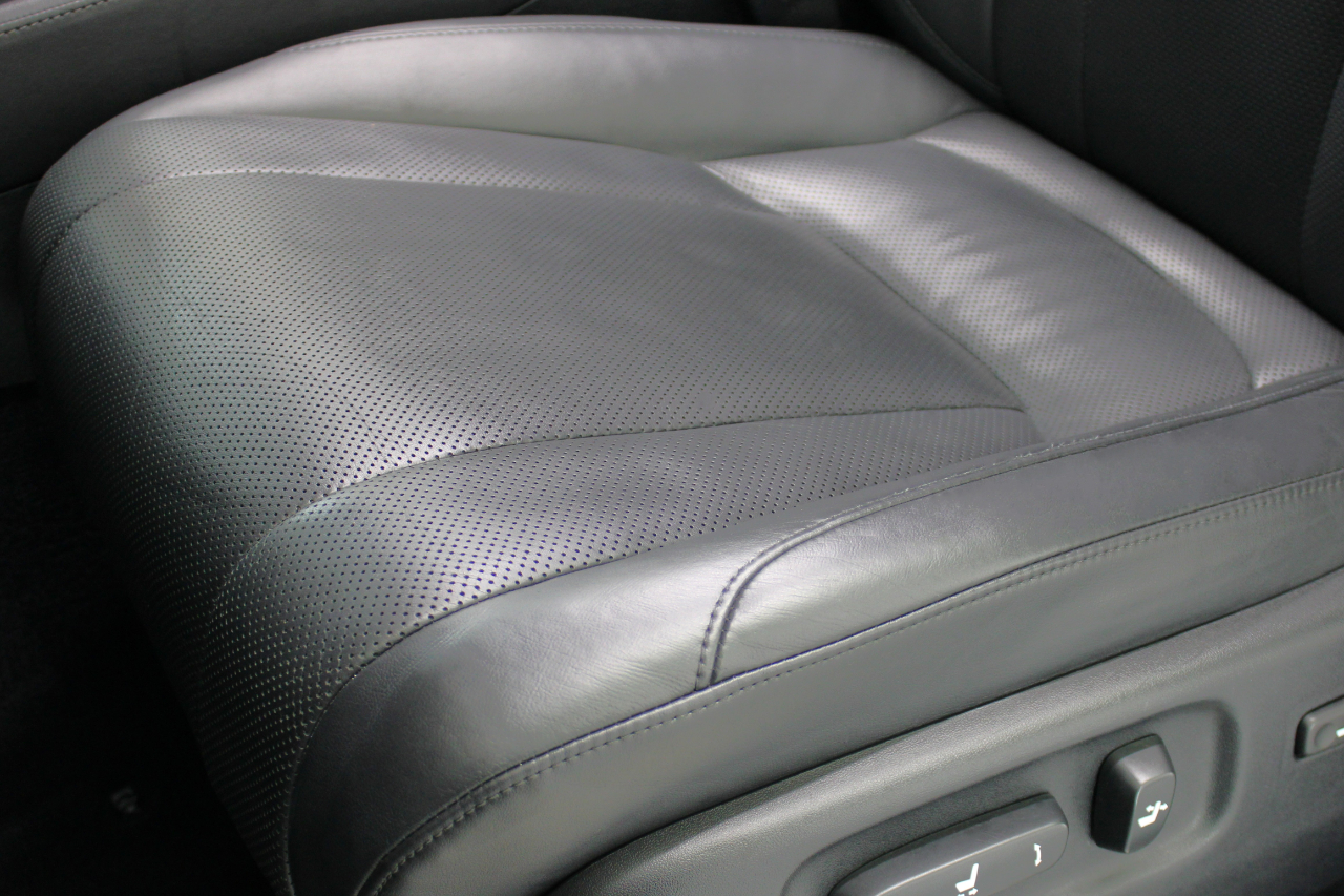 Lexus LX 570 4D SUV AWD w/3-Row 2017