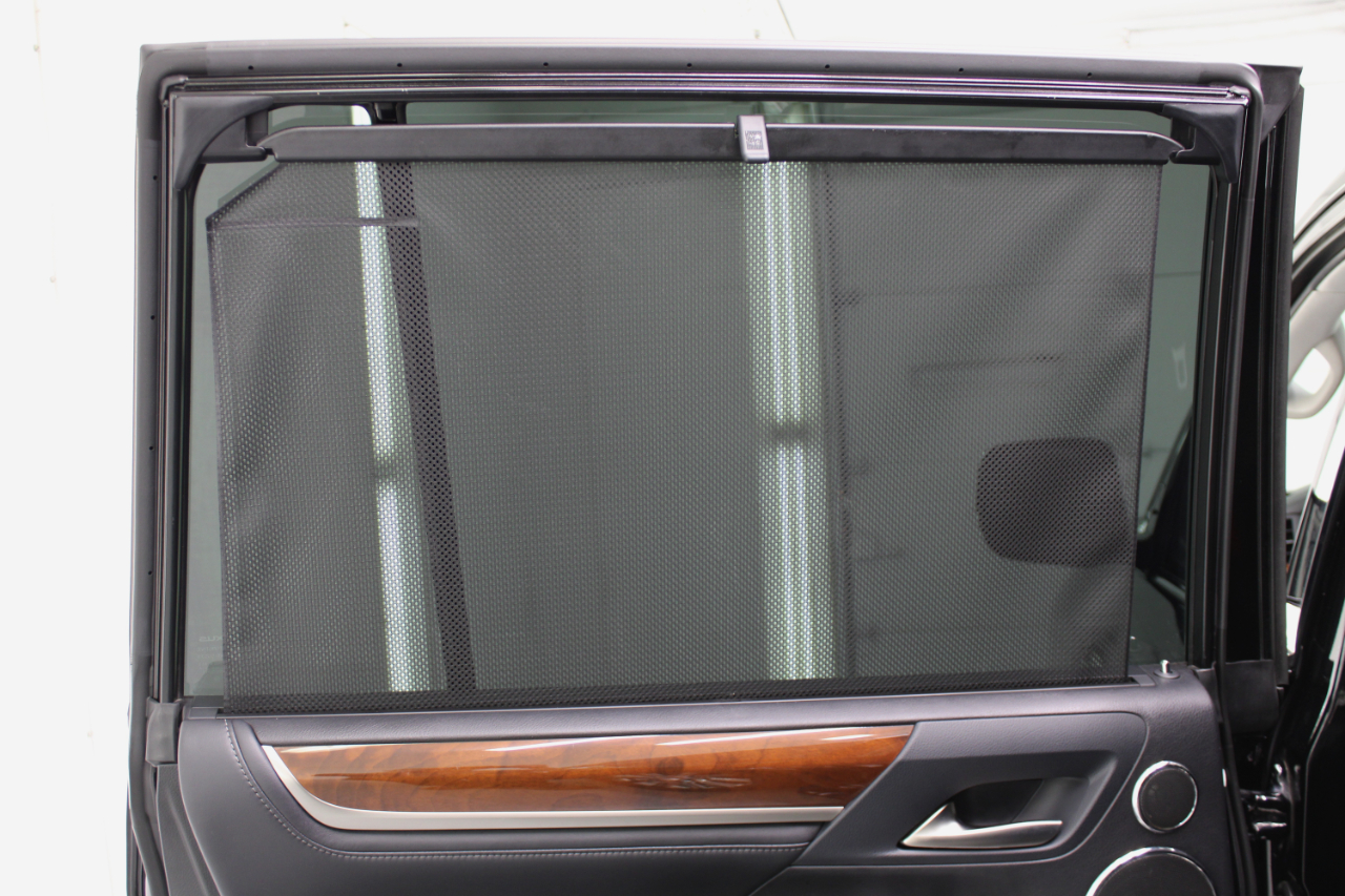 Lexus LX 570 4D SUV AWD w/3-Row 2017