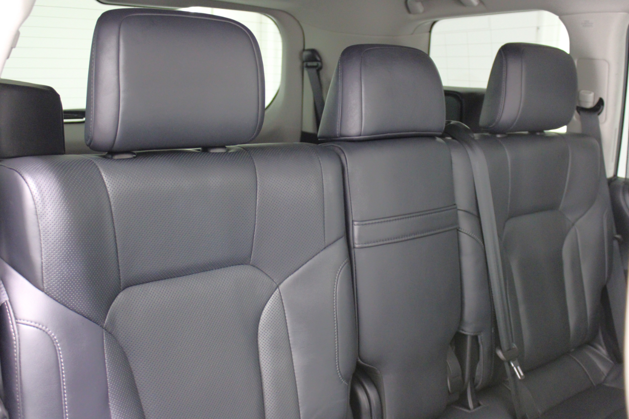 Lexus LX 570 4D SUV AWD w/3-Row 2017