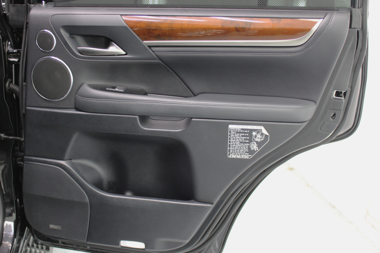 Lexus LX 570 4D SUV AWD w/3-Row 2017