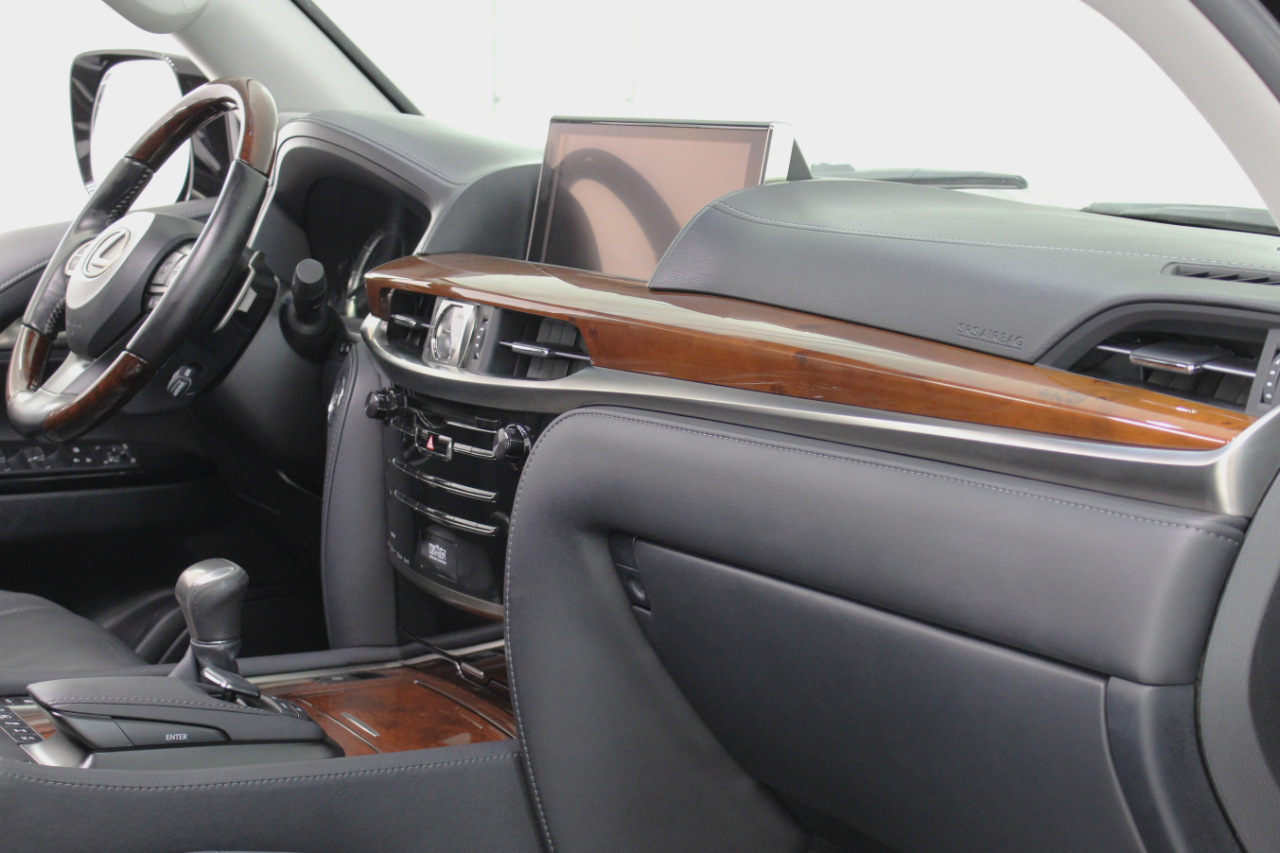 Lexus LX 570 4D SUV AWD w/3-Row 2017