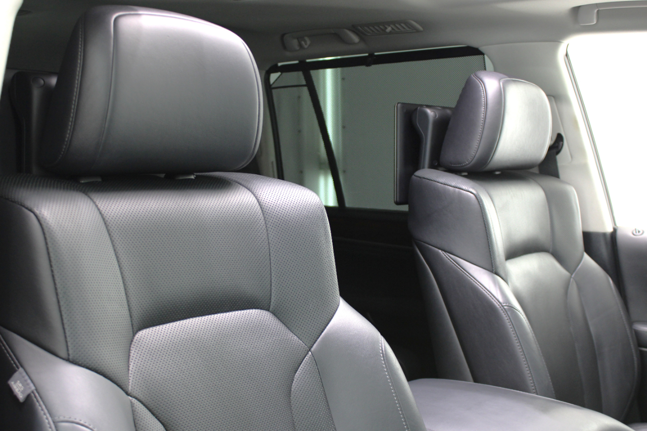 Lexus LX 570 4D SUV AWD w/3-Row 2017