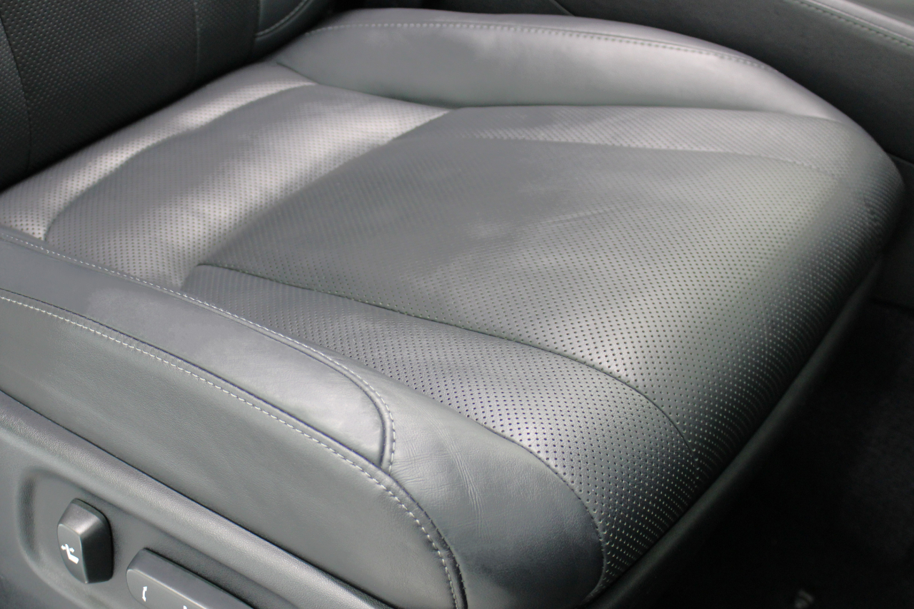 Lexus LX 570 4D SUV AWD w/3-Row 2017