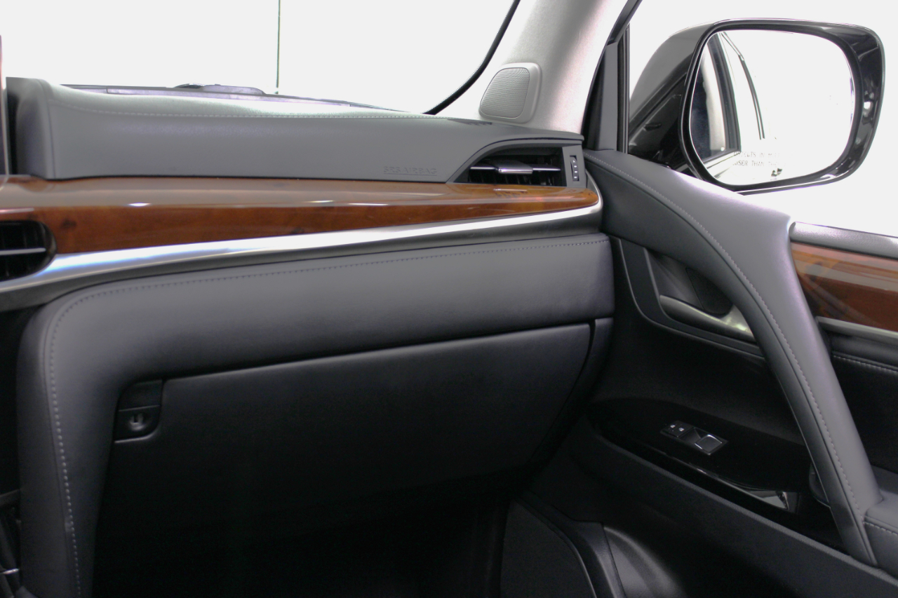 Lexus LX 570 4D SUV AWD w/3-Row 2017