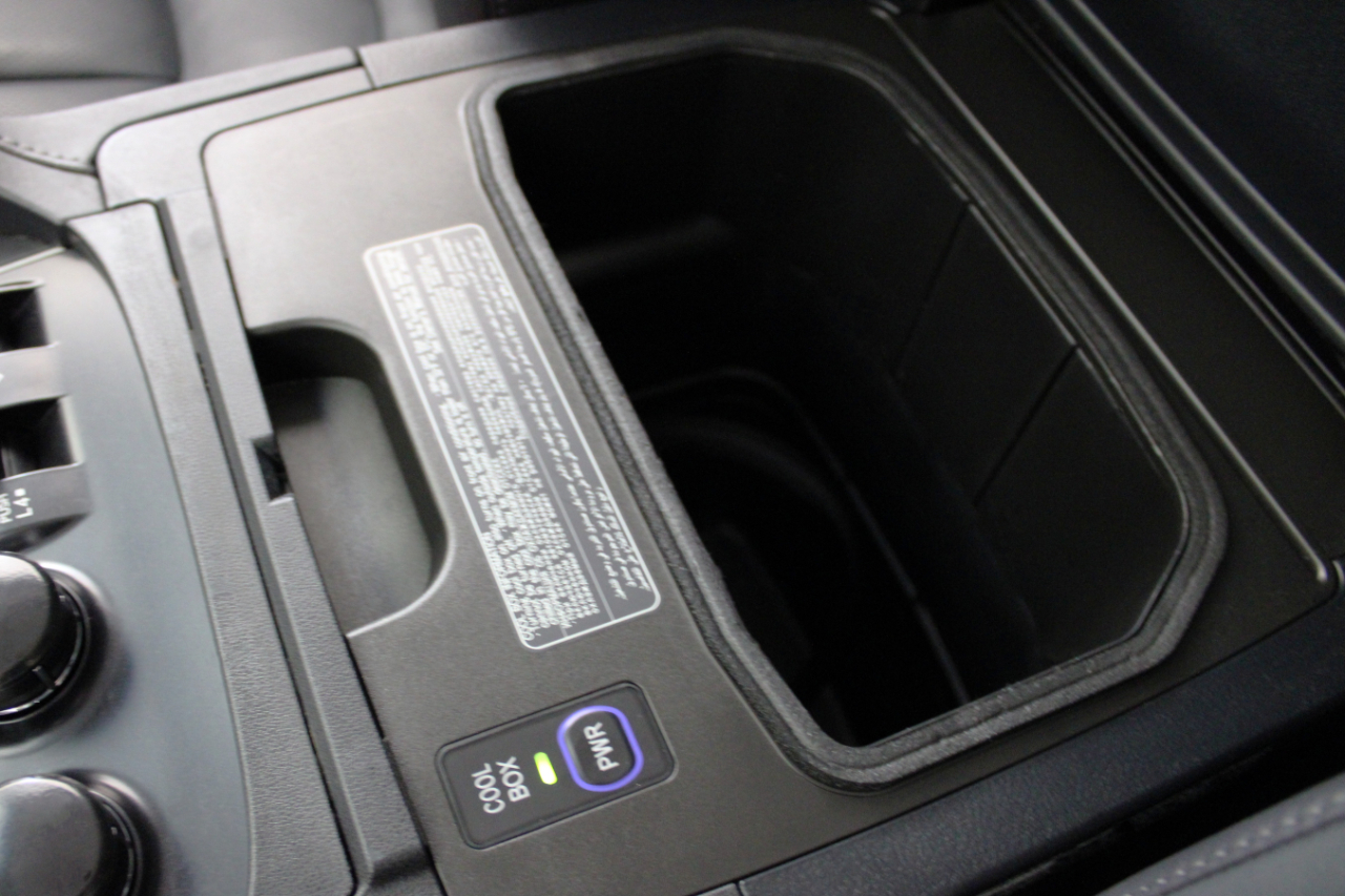 Lexus LX 570 4D SUV AWD w/3-Row 2017