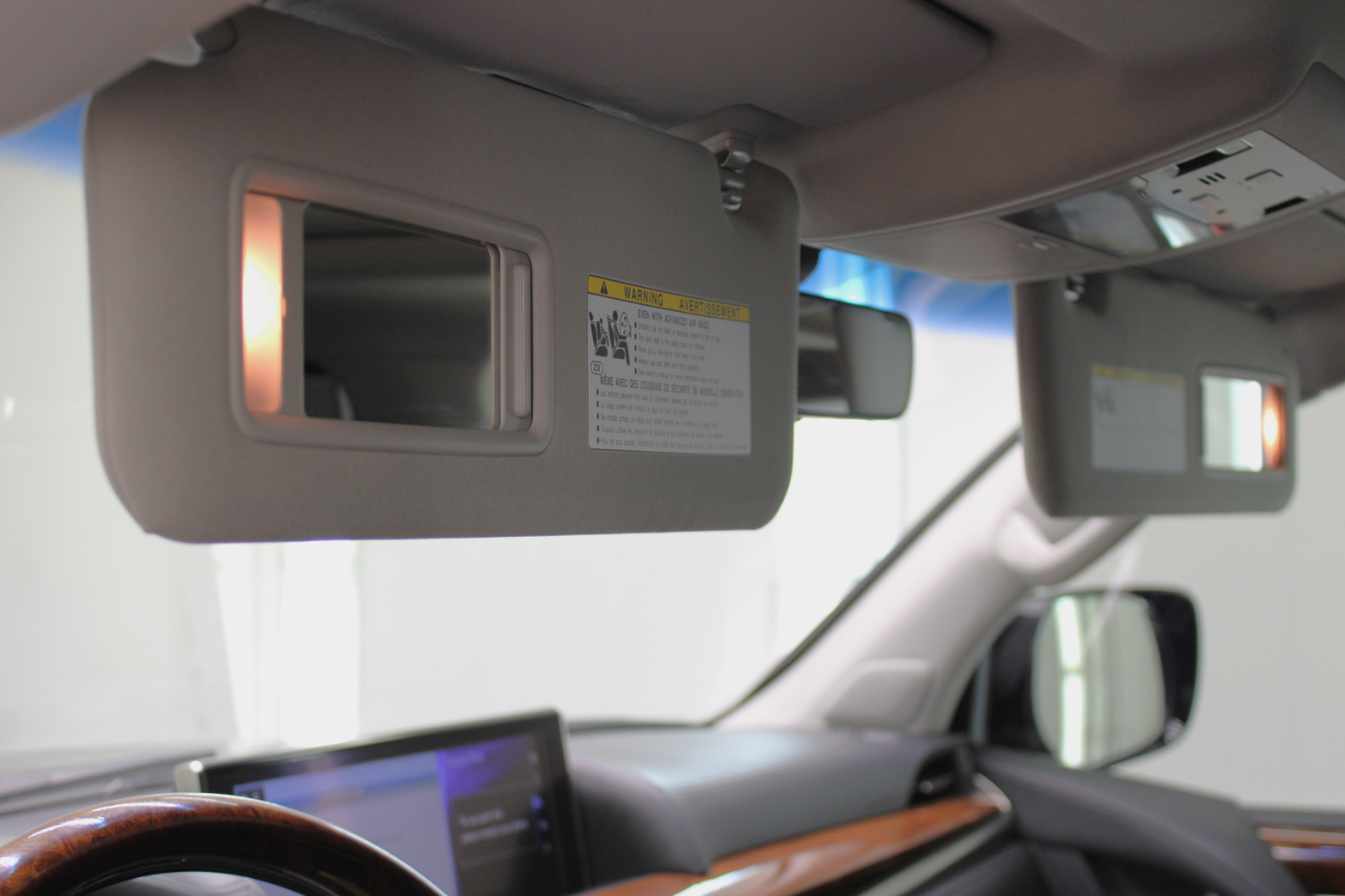 Lexus LX 570 4D SUV AWD w/3-Row 2017