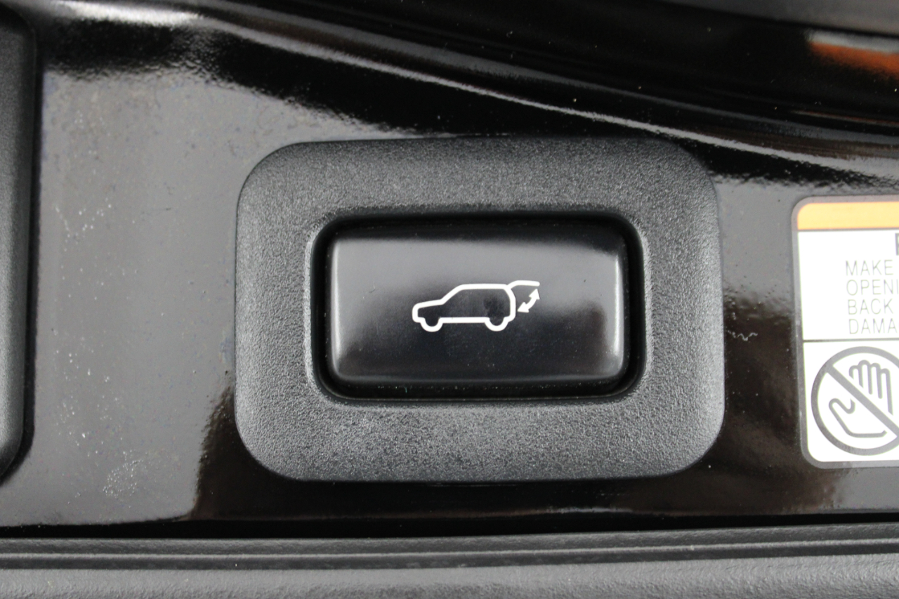 Lexus LX 570 4D SUV AWD w/3-Row 2017