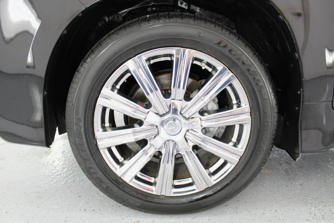 Lexus LX 570 4D SUV AWD w/3-Row 2017