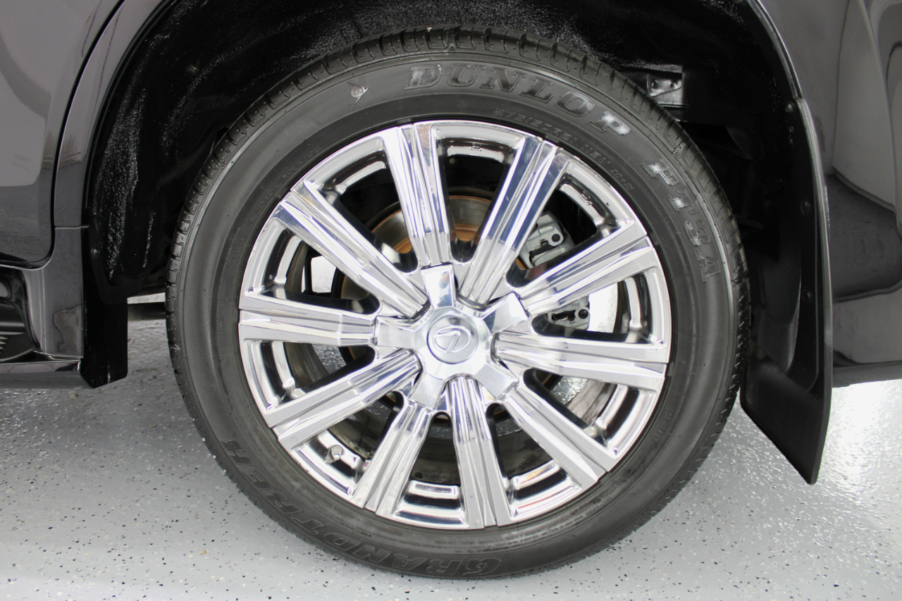 Lexus LX 570 4D SUV AWD w/3-Row 2017