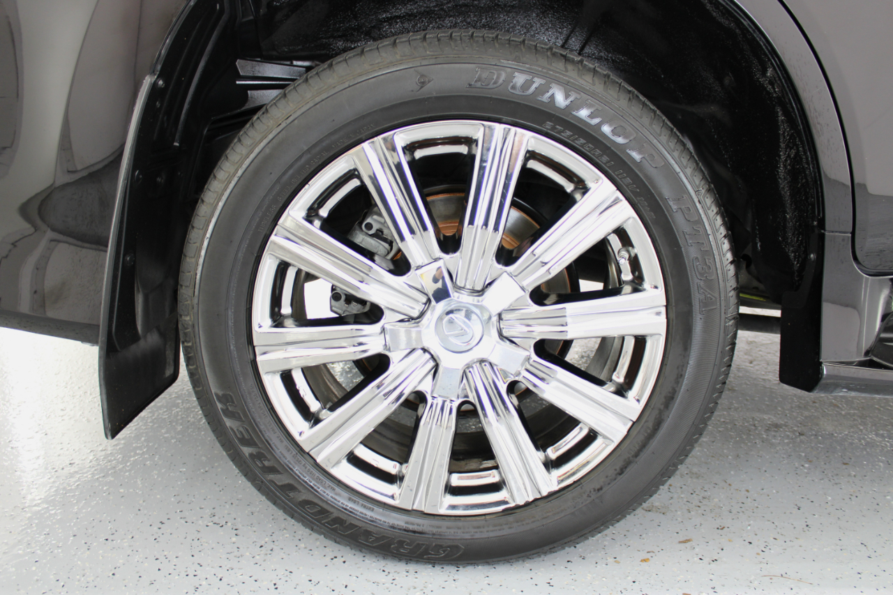 Lexus LX 570 4D SUV AWD w/3-Row 2017