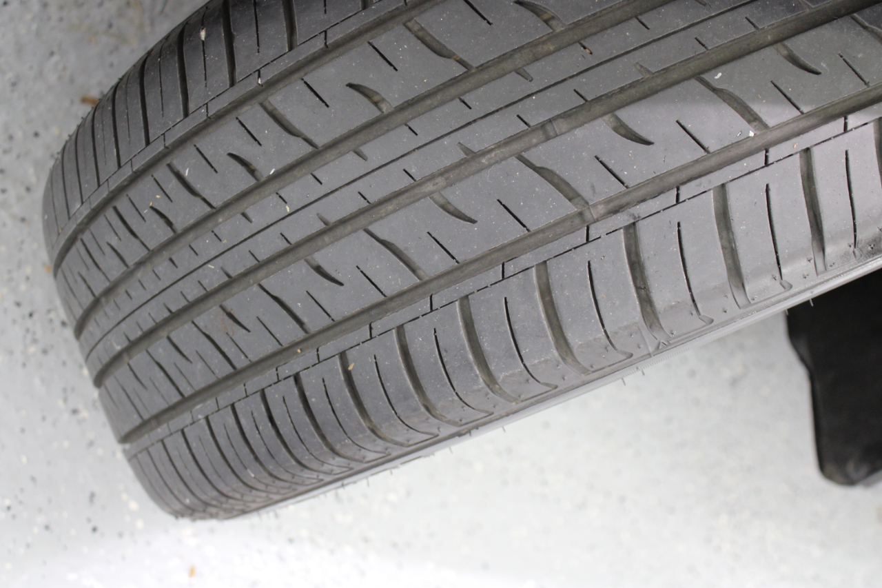 Lexus LX 570 4D SUV AWD w/3-Row 2017