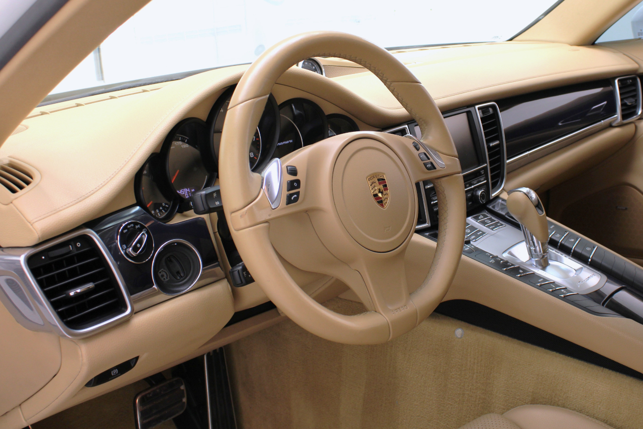 Porsche Panamera 4dr HB 2016