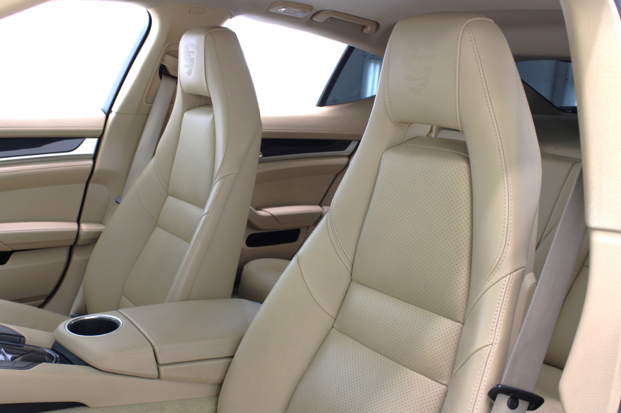 Porsche Panamera 4dr HB 2016