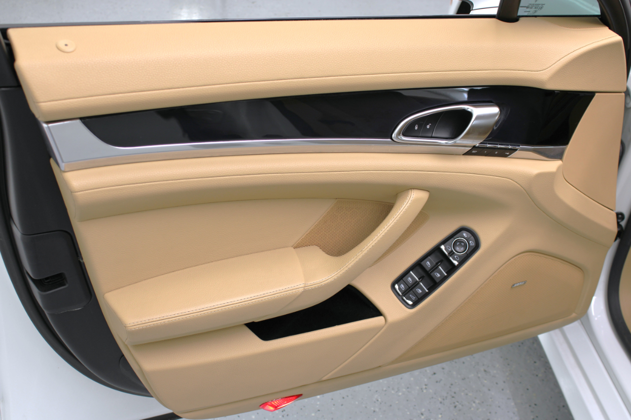 Porsche Panamera 4dr HB 2016