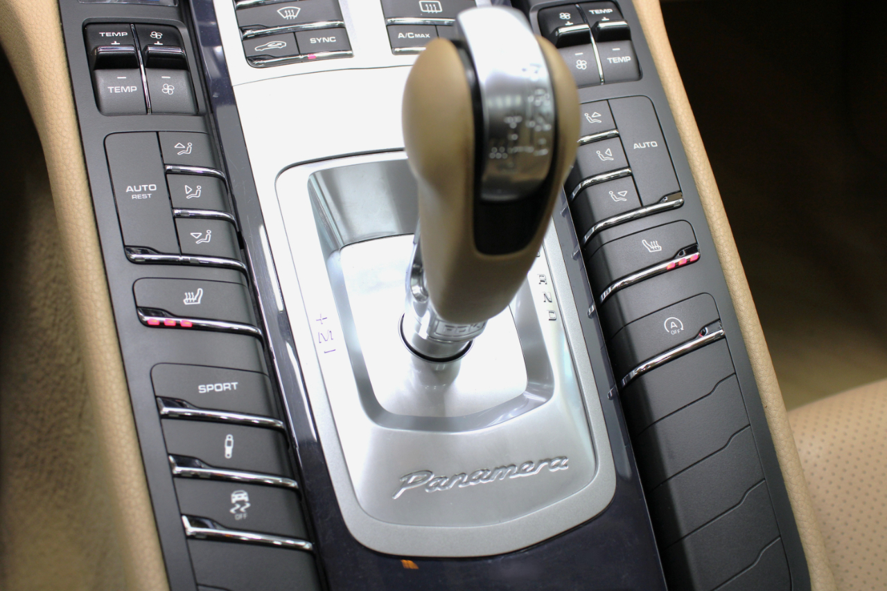 Porsche Panamera 4dr HB 2016